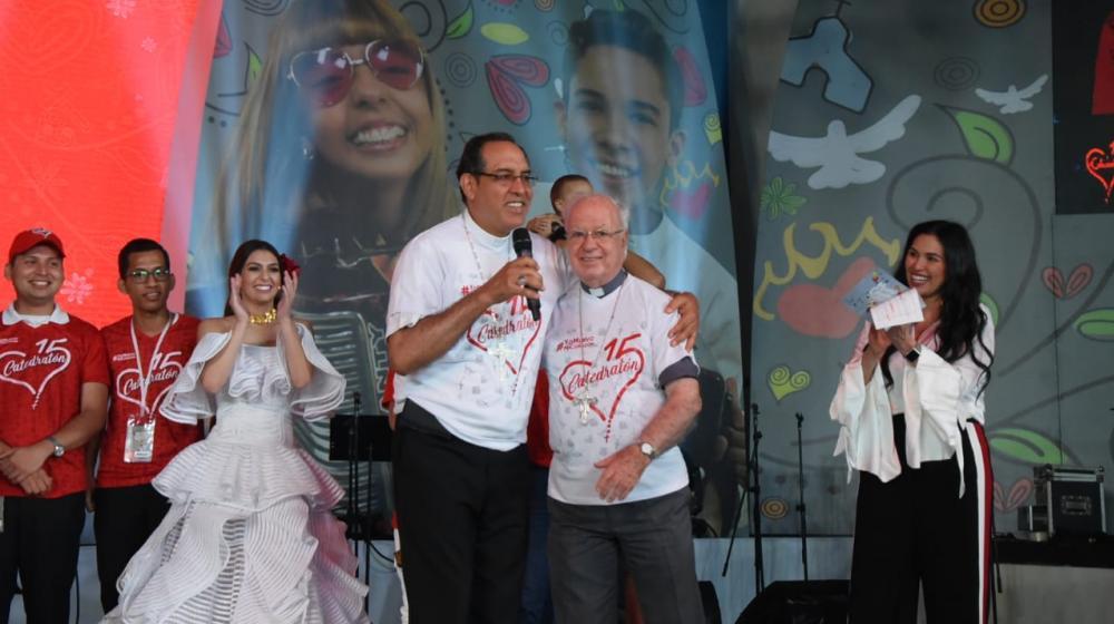 Monseñor Pablo Emiro Salas y Monseñor Víctor Tamayo.