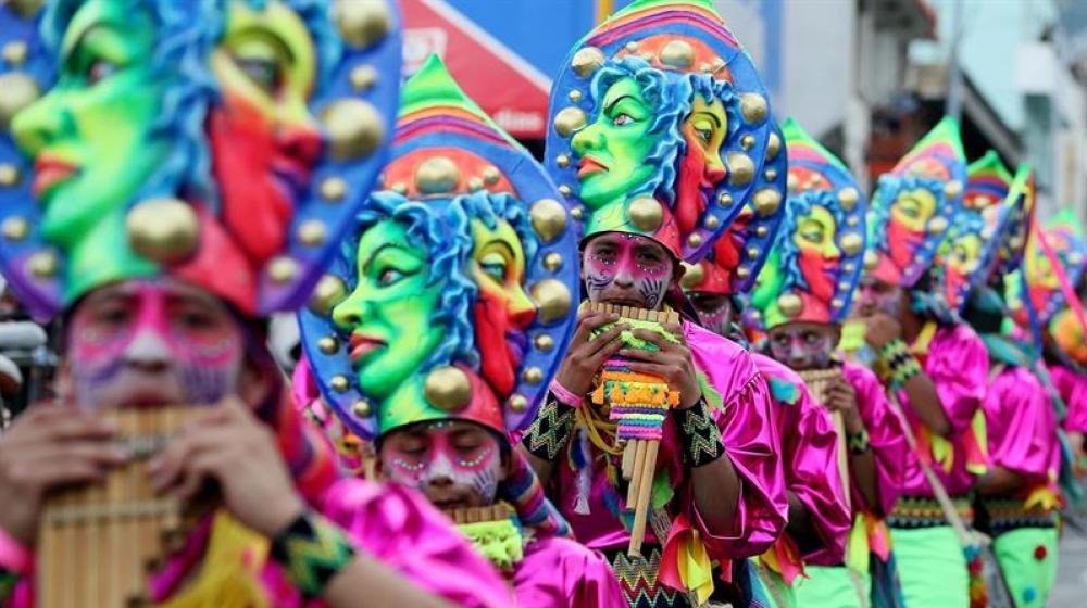 Comparsa del Carnaval de Blancos y Negros.