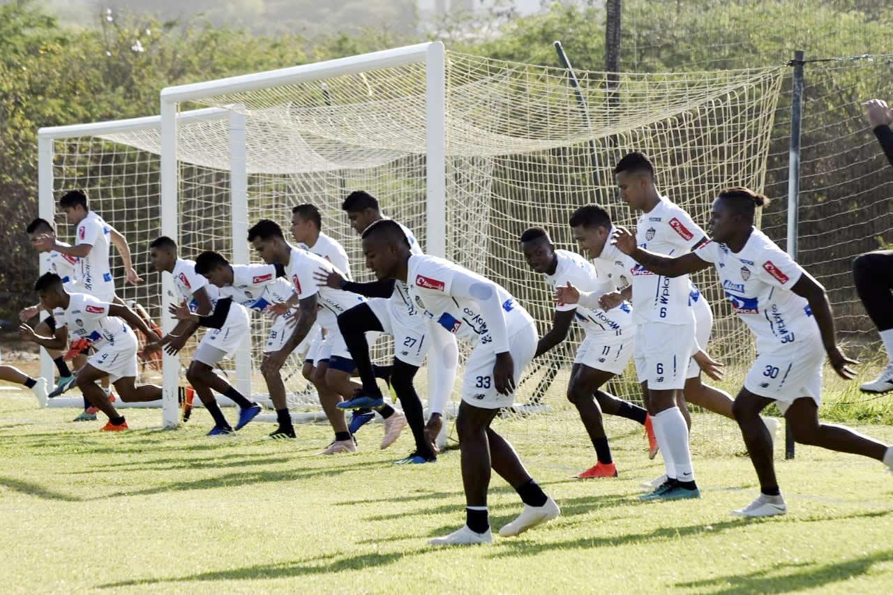 Los jugadores del plantel rojiblanco. 