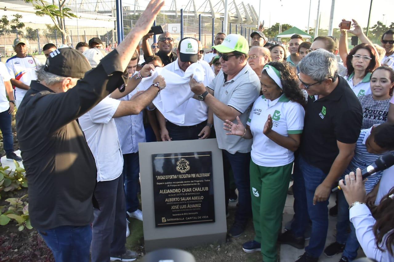 El Alcalde Alejandro Char inaugura las obras.