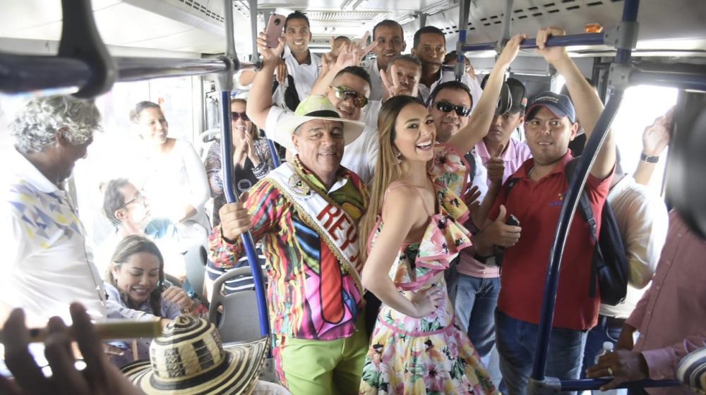La Reina Carolina Segebre en compañía del Rey Momo Fredy Cervantes.