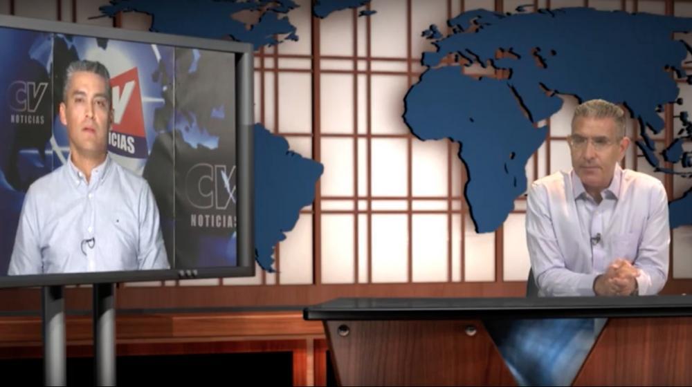 El periodista Jorge Cura con el politólogo Gabriel Orozco.