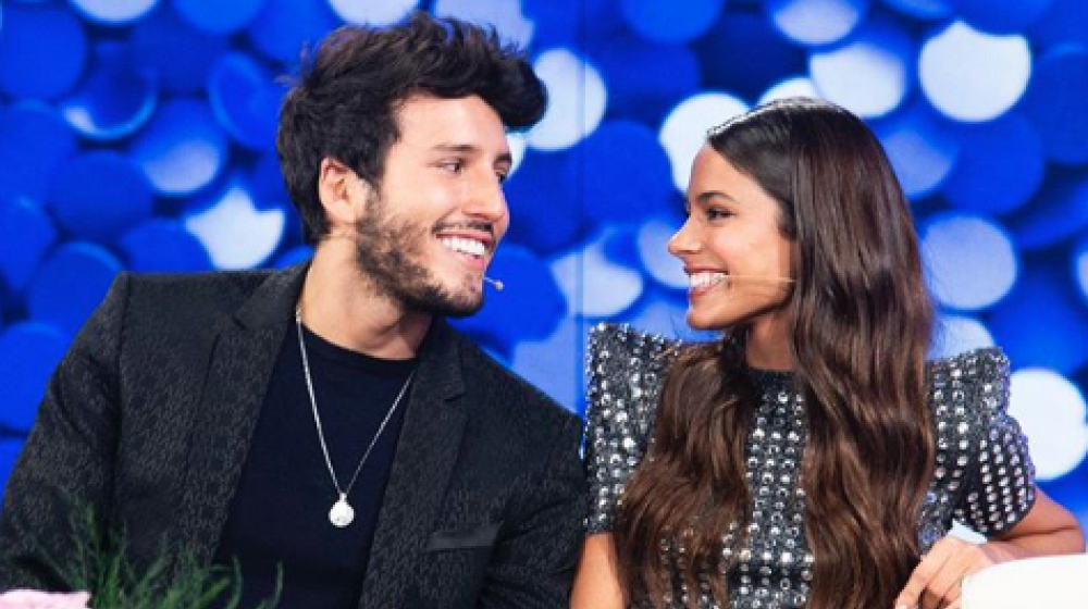 Los cantantes Sebastián Yatra y Tini.