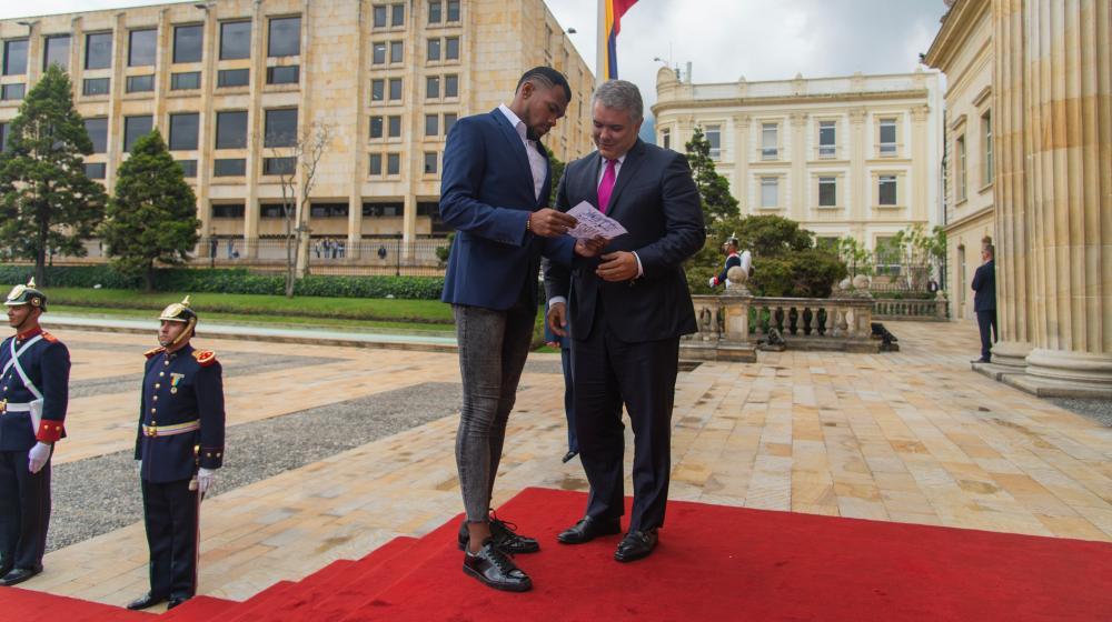 Anthony Zambrano es recibido por el presidente Iván Duque. 