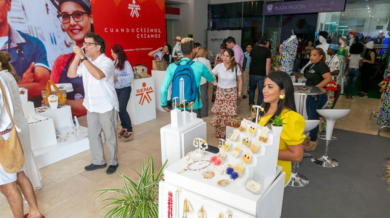 Asistentes disfrutando de Ixel Moda 2019.