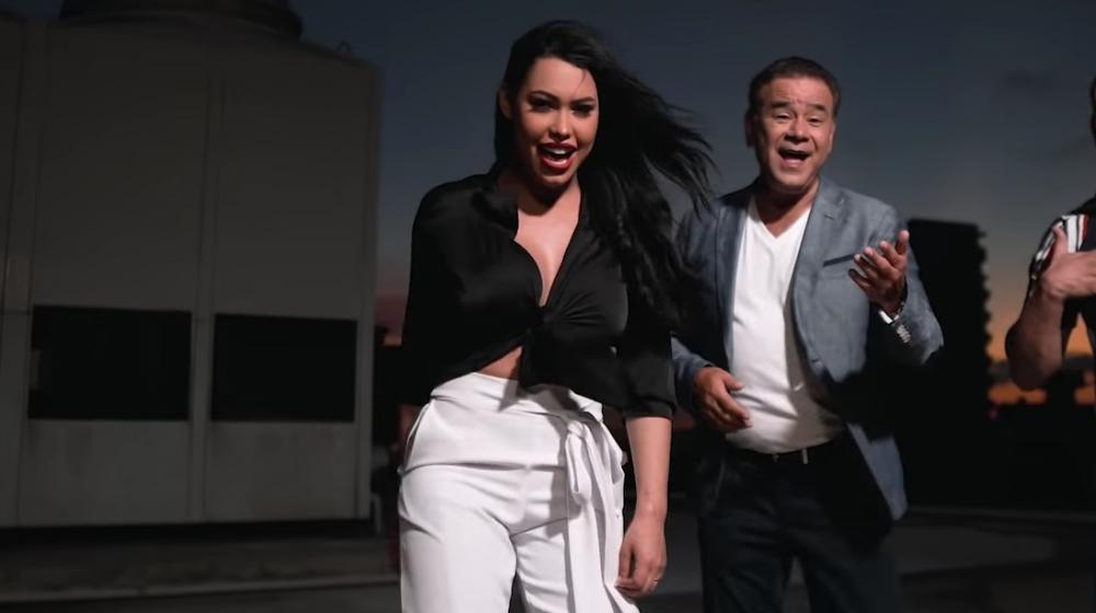Ana Del Castillo e Iván Villazón en el videoclip de 'Pero qué va'.