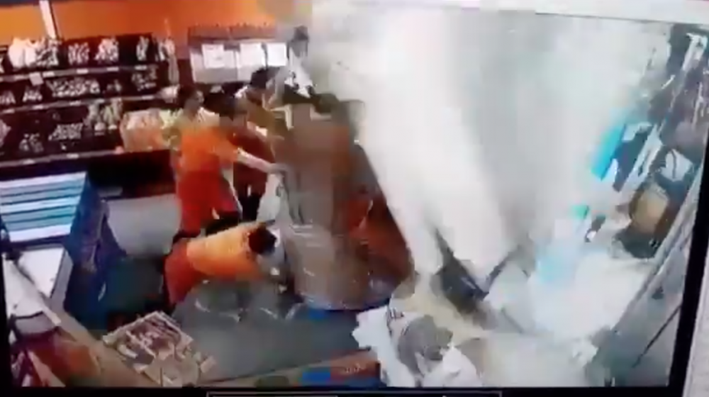Así se llevaron por delante a los trabajadores.