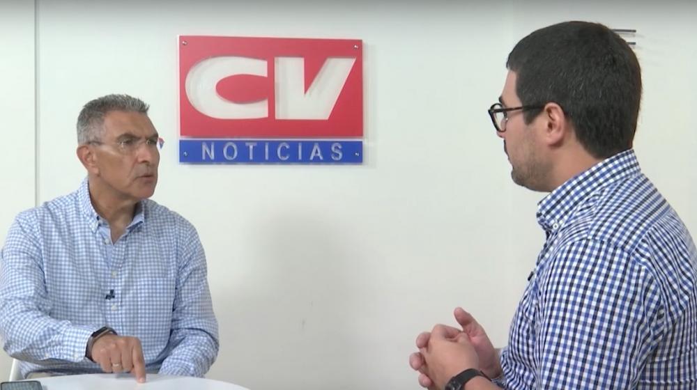 El Secretario de Gobierno, Clemente Fajardo, durante La Entrevista con el periodista Jorge Cura.