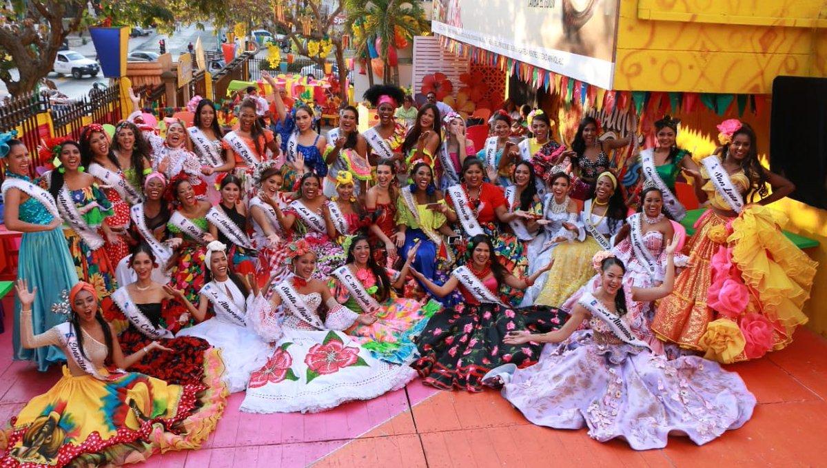 Las Reinas Populares fueron invitadas la Palacio de Reina Carolina.