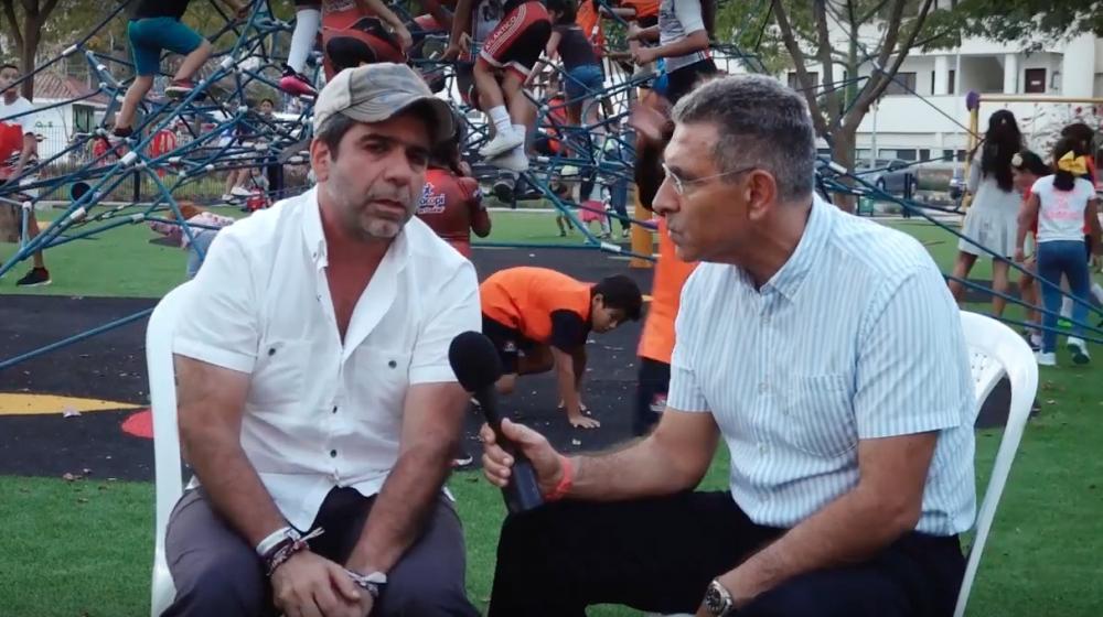 El periodista Jorge Cura entrevistando al Alcalde Alejandro Char.