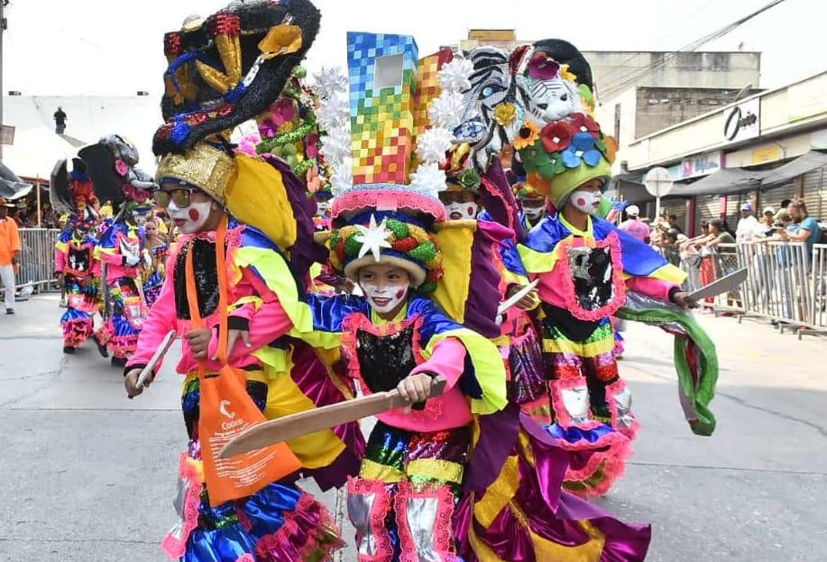 Congo Reformado en el desfile del Carnaval de la 44, el del bordillo.