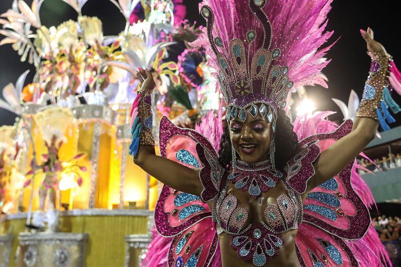  Integrantes de la escuela de samba del Grupo Especial Paraíso do Tuiúti.