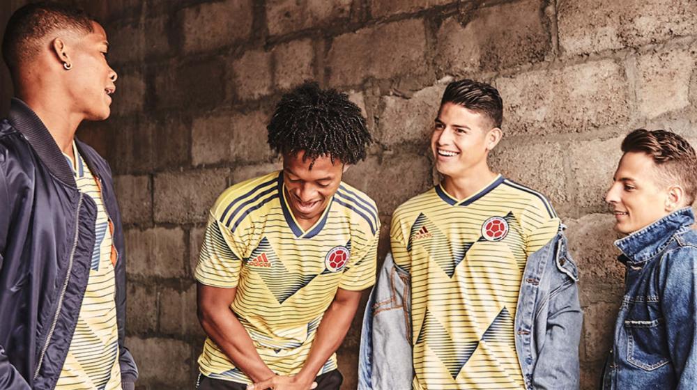Jugadores de la Selección Colombia lucen la nueva camiseta. 