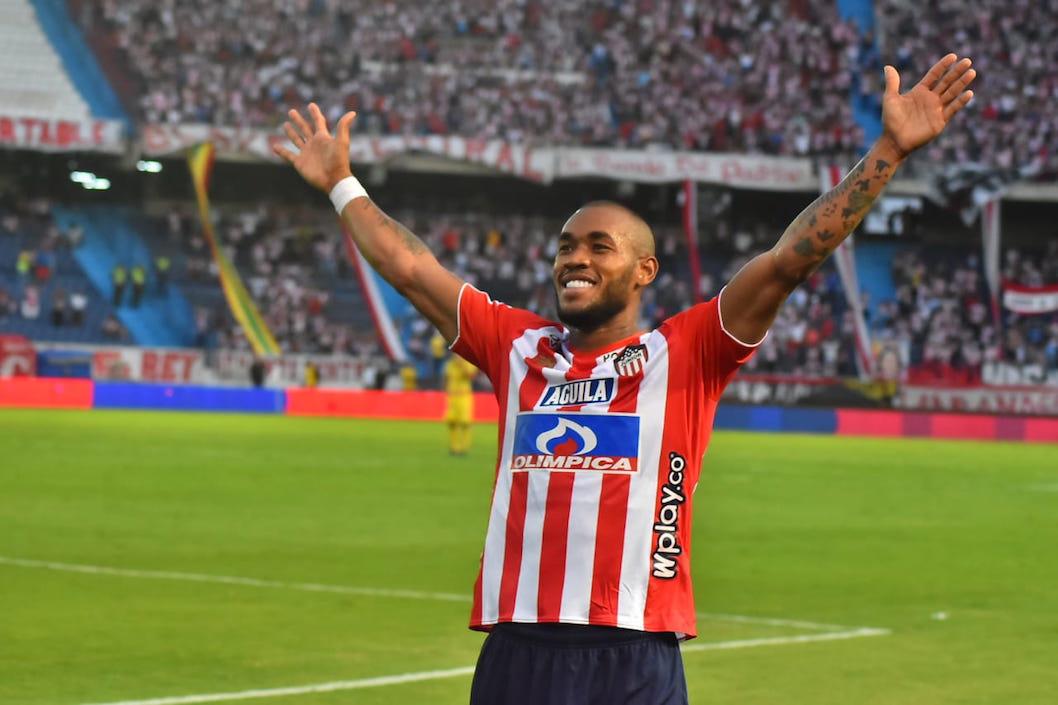 Freddy Hinestroza celebrando el segundo gol de los 'tiburnes'.