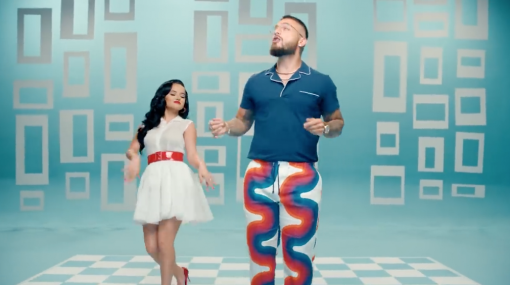 Becky G. y Maluma.