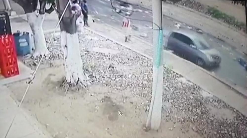 Momento en el que el arroyo ya está alcanzando el vehículo.