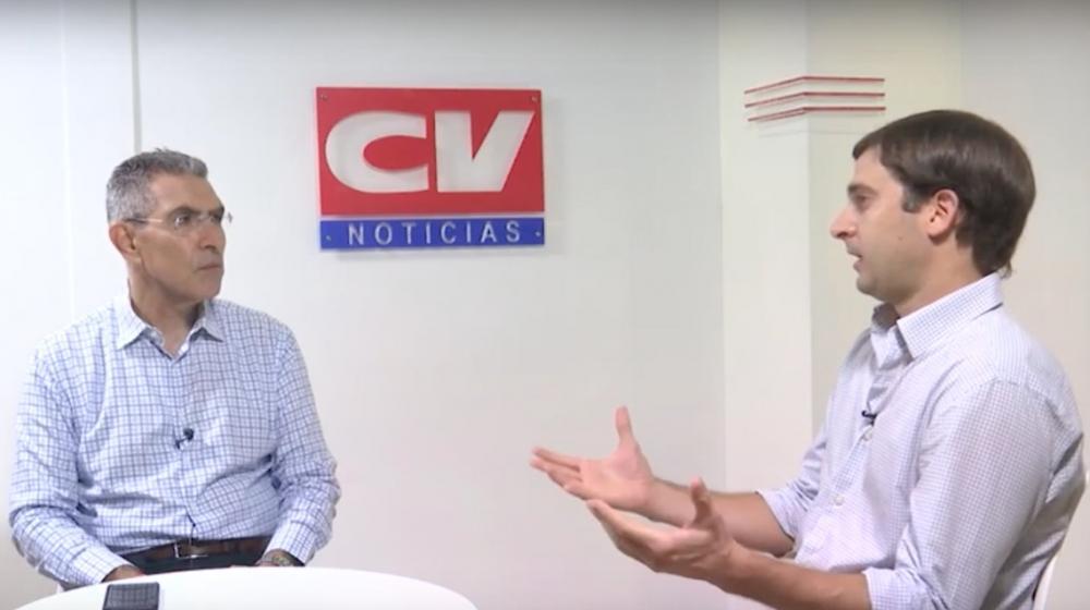 El Director de Asoportuaria, Alfredo Carbonell, durante La Entrevista con el periodista Jorge Cura.