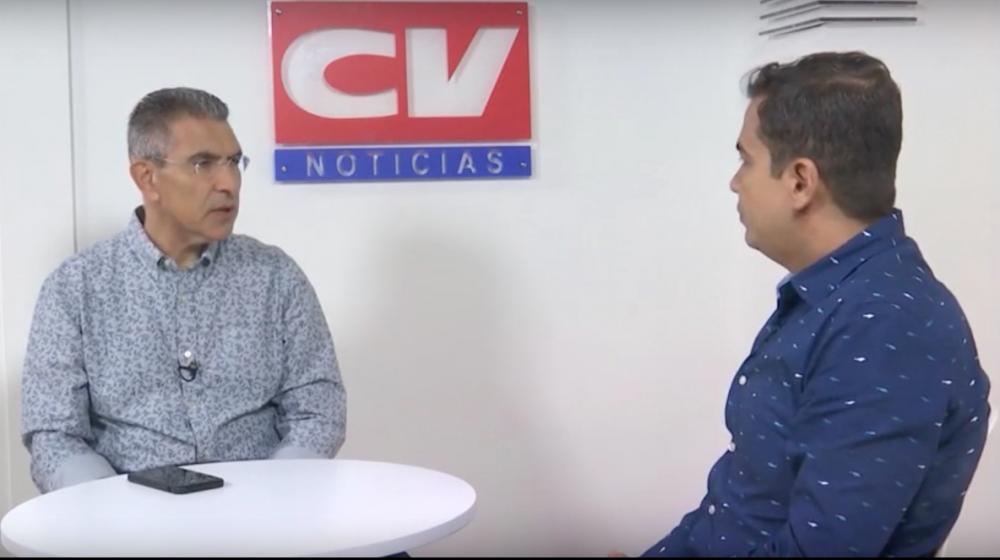 El Gerente de Telecaribe, Juan Manuel Buelvas, durante La Entrevista con el periodista Jorge Cura.