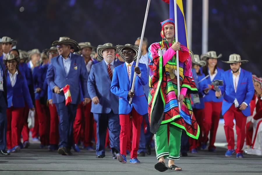 Delegación de Colombia, liderada por el boxeador Yuberjen Martínez, quien fue el abanderado de nuestro país.