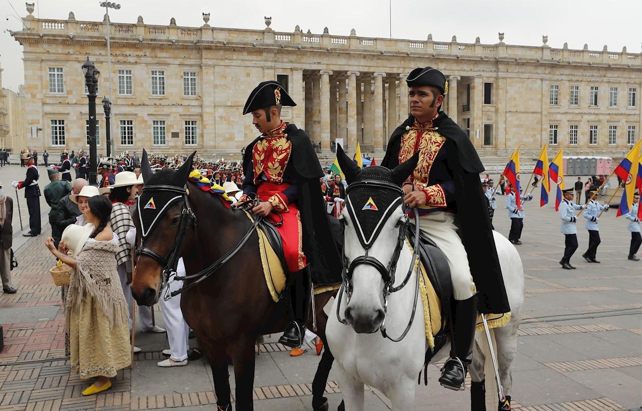 Gobierno rinde memoria al desfile Triunfal de Bolívar en Bogotá.