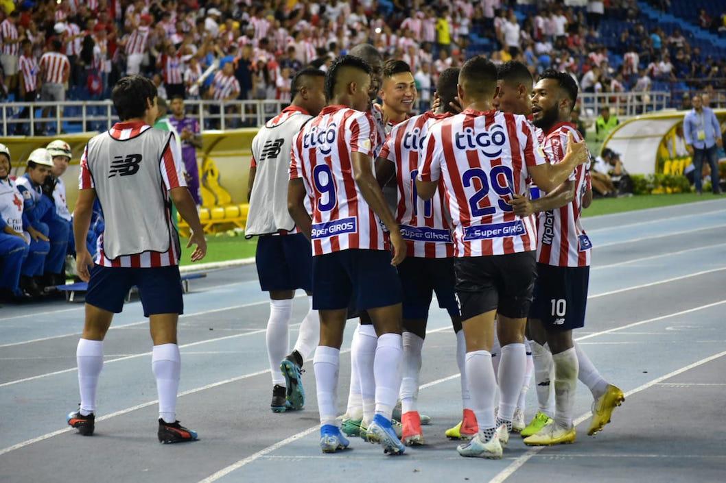 Jugadores del Junior celebrando.