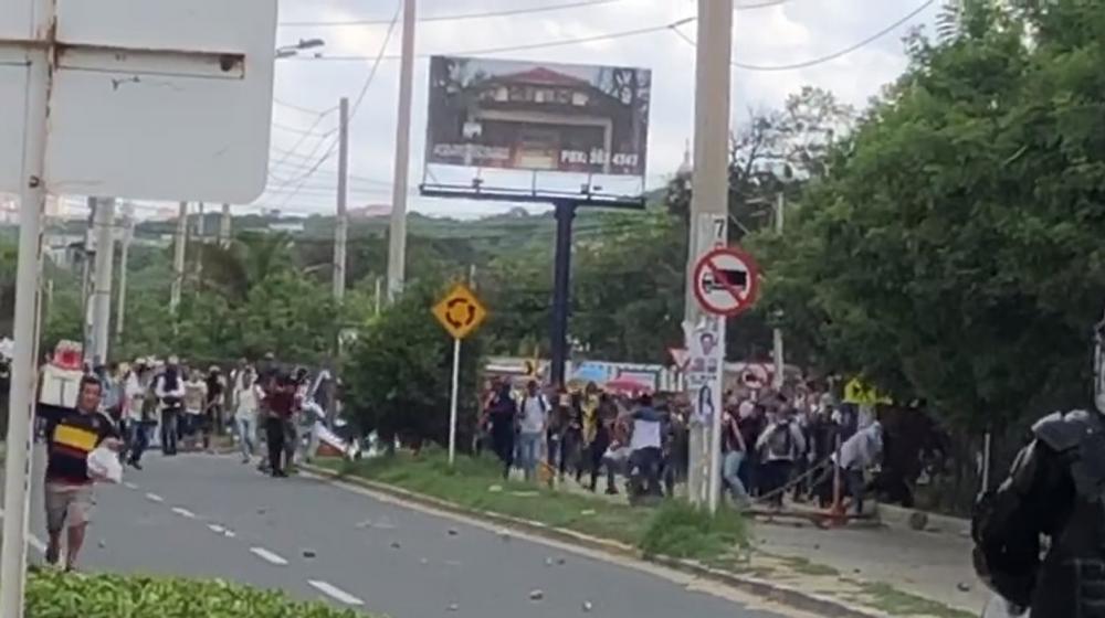 Confrontación de estudiantes de UniAtlántico con el Esmad