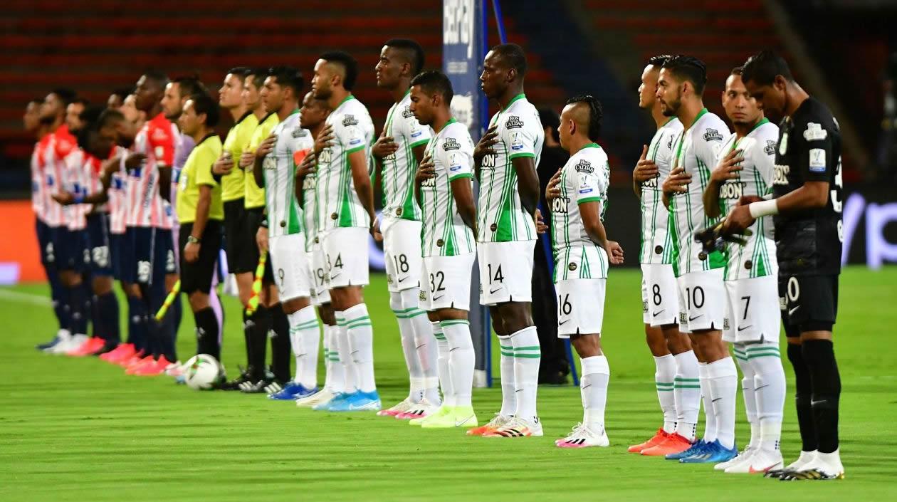 Actos de protocolarios, antes del partido. 