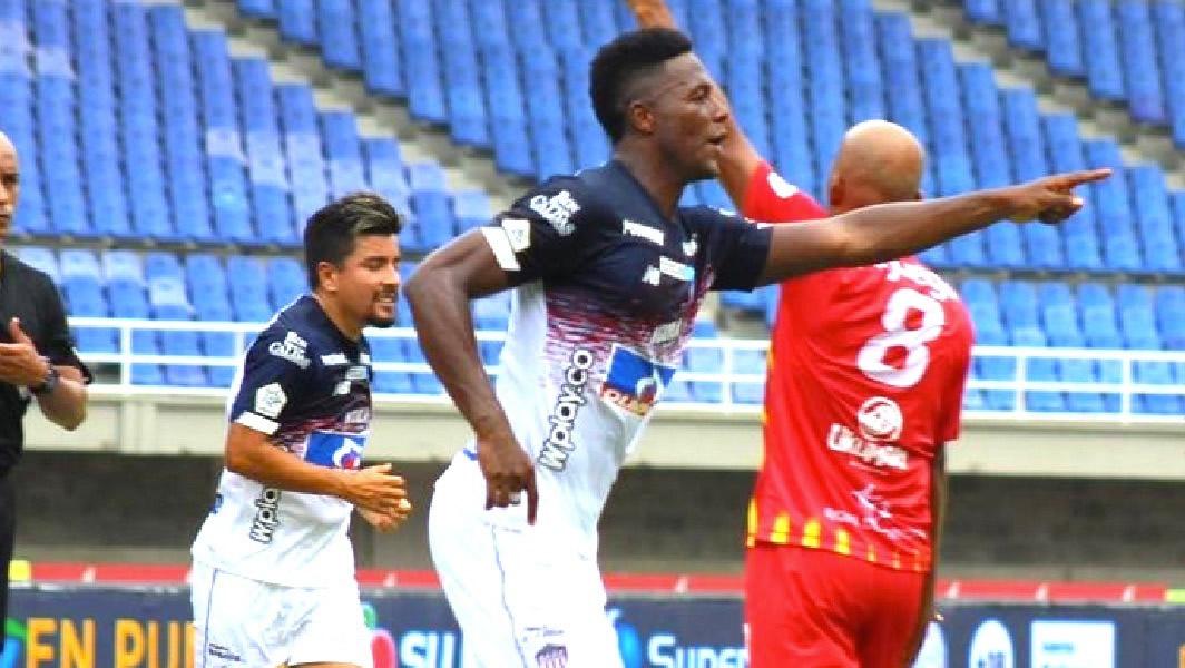 Dany Rosero celebrando el segundo gol del Junior en el 'Hernán Ramírez Villegas'.