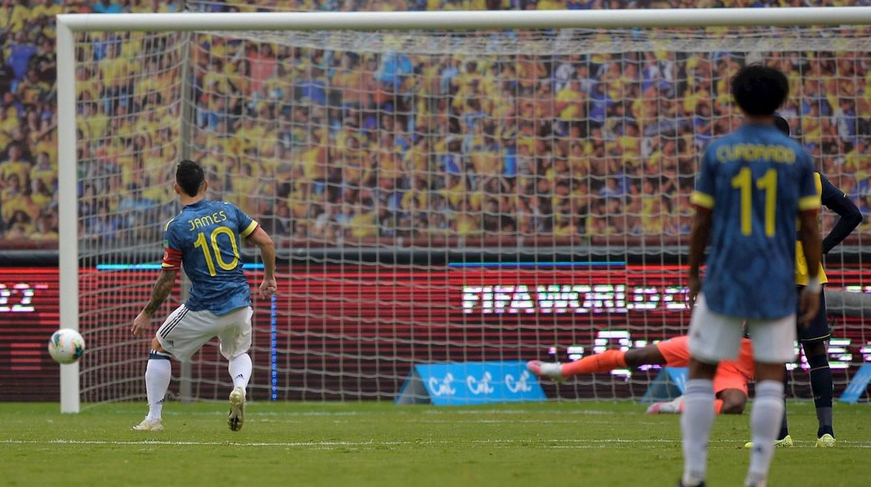 Cobro de tiro penal de James Rodríguez para el gol de la honrilla.