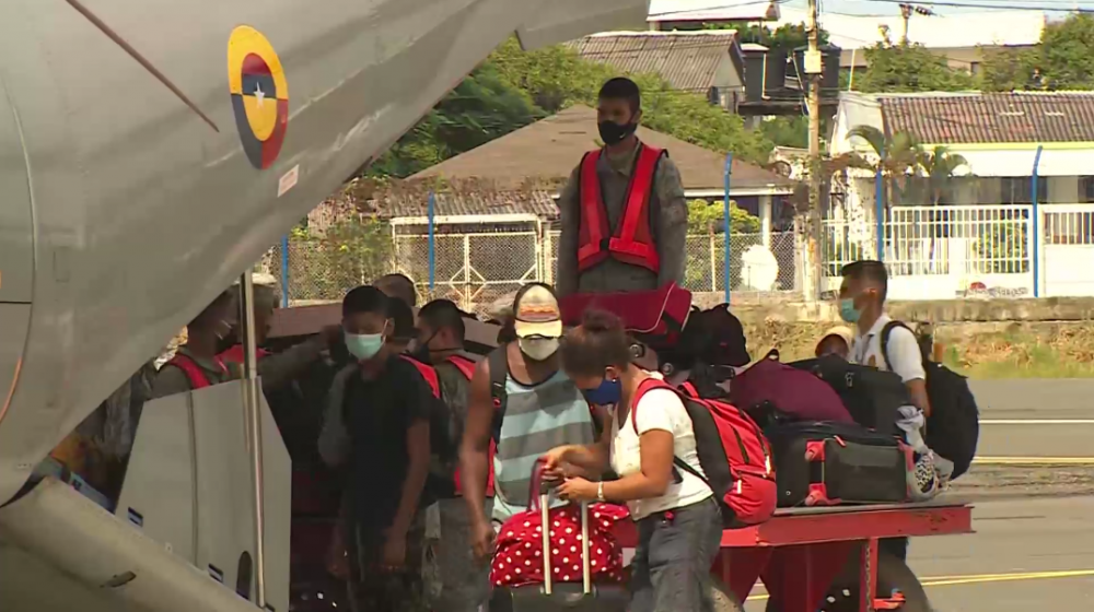 Turistas y providencianos afectados por Iota llegando a San Andrés