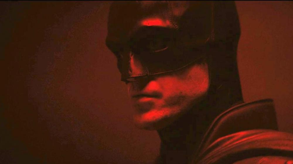 El actor Robert Pattinson personificando a Batman.