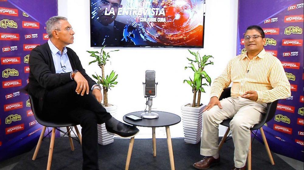 El Secretario de Salud (e) Humberto Mendoza, durante La Entrevista con Jorge Cura.