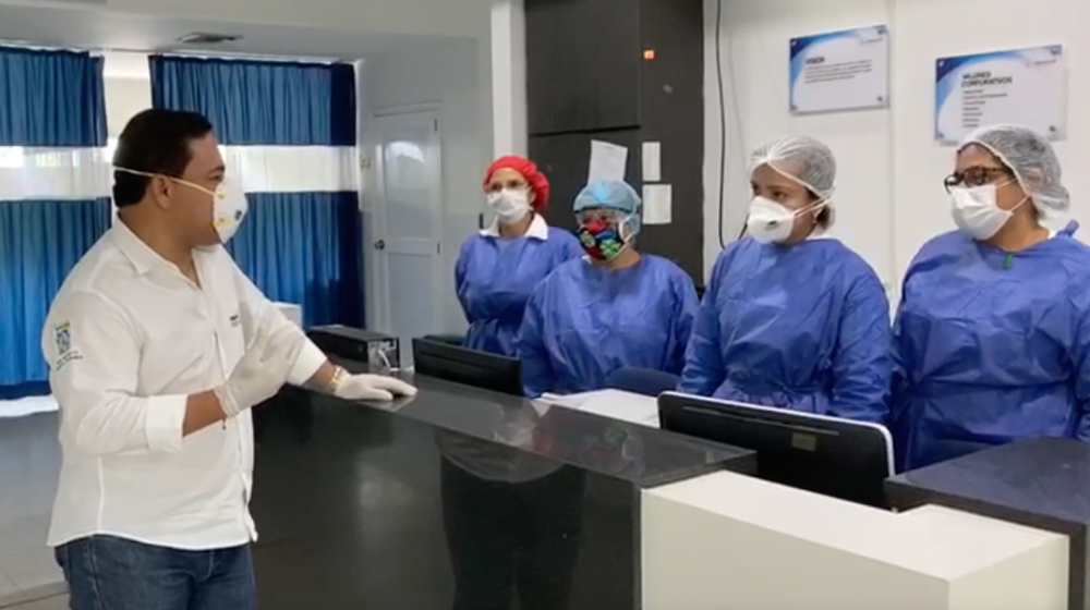 El Alcalde de Puerto Colombia visitó el hospital de su municipio para dar una voz de aliento a personal médico y asistencial.
