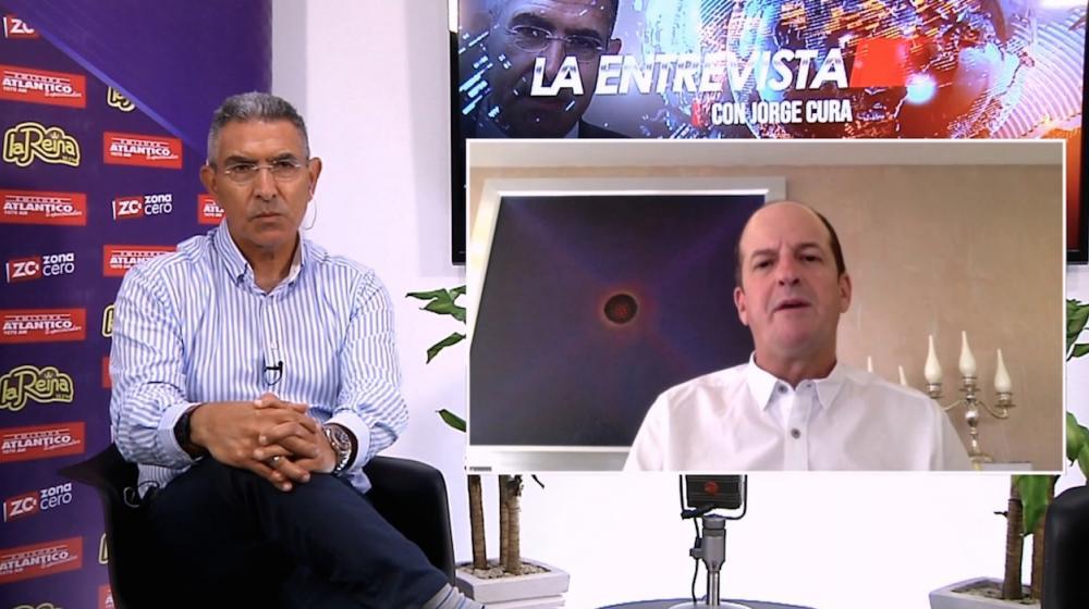 El Gerente de Transmetro, Fernando Isaza, durante La Entrevista con Jorge Cura.
