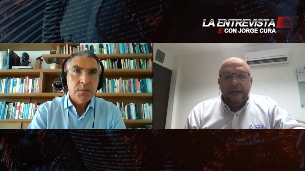 El operador Juan Carlos Calderón durante La Entrevista con Jorge Cura.