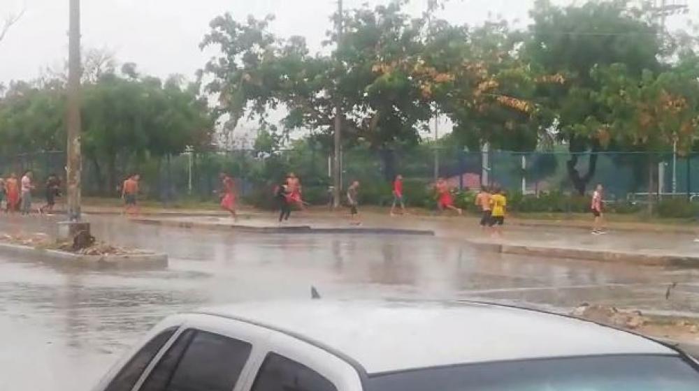 Enfrentamiento en pleno aguacero.