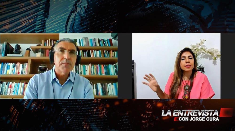 La Directora de Asocentro, Dina Luz Pardo, durante La Entrevista con Jorge Cura.