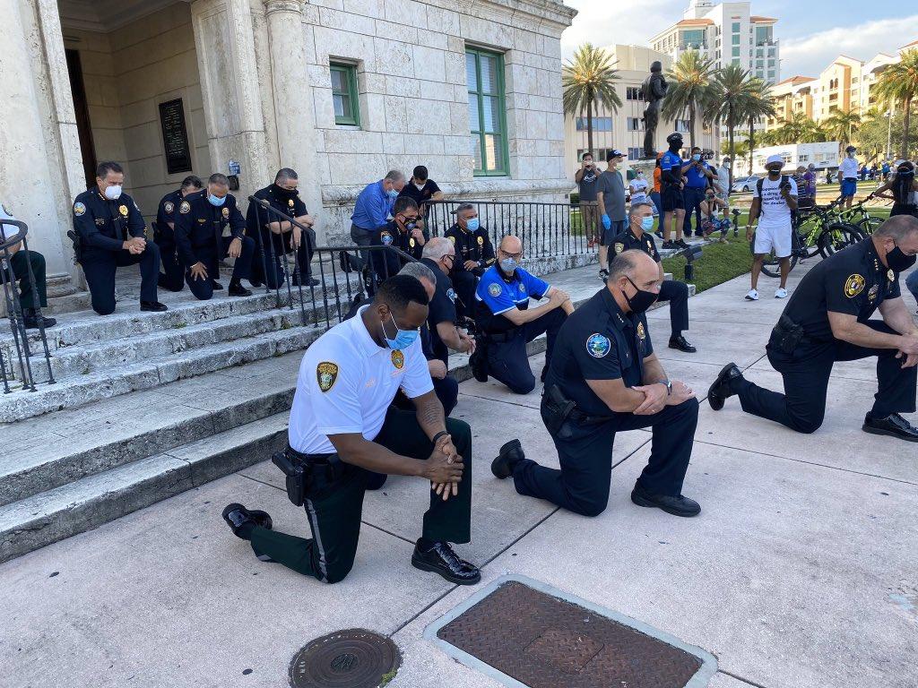 Policías de Miami-Dade.