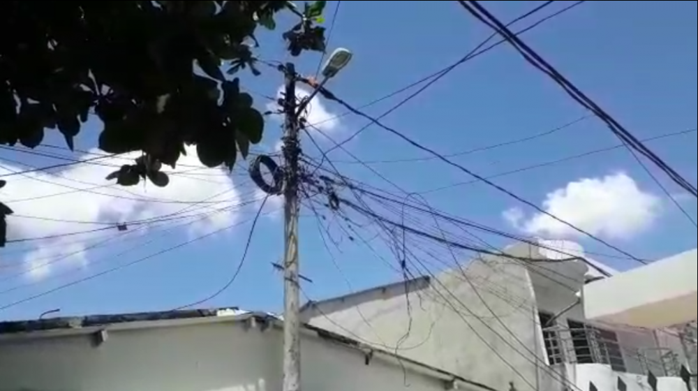 Poste en el lugar de la emergencia