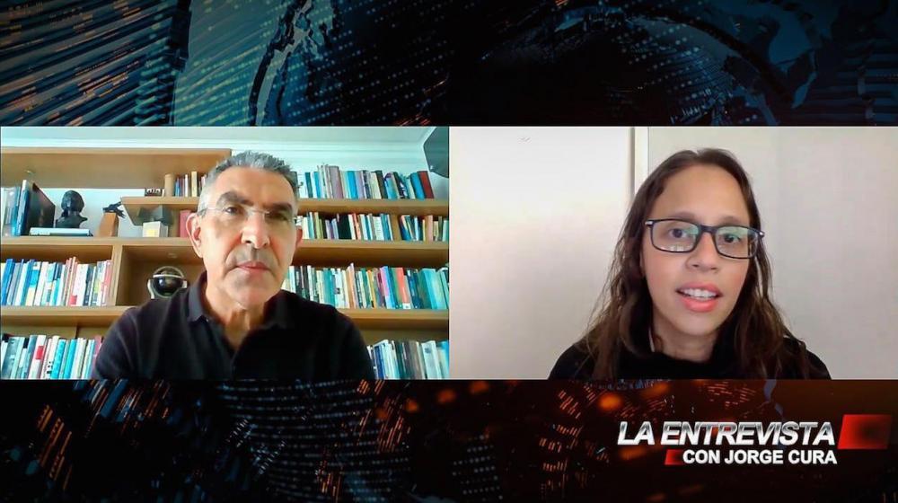 Katherine Diartt, durante La Entrevista con Jorge Cura.
