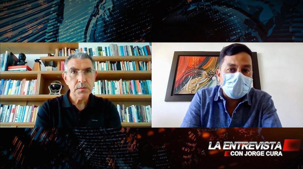 El Alcalde (e) de Malambo, Óscar Pantoja, durante La Entrevista con Jorge Cura.
