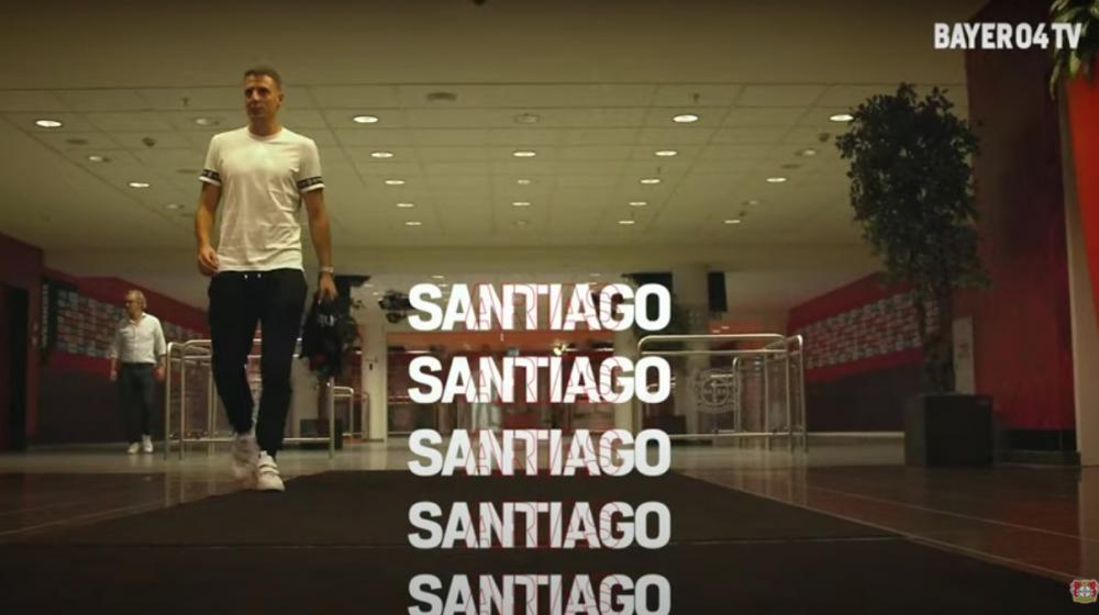 Así le dieron la bienvenida a Santiago Arias. 