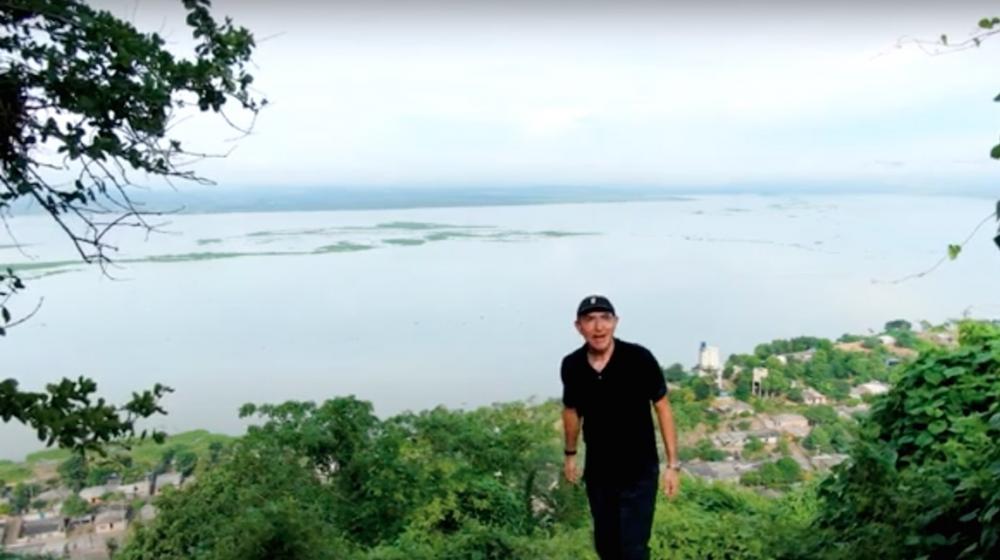 El periodista Jorge Cura en el Embalse del Guájaro.