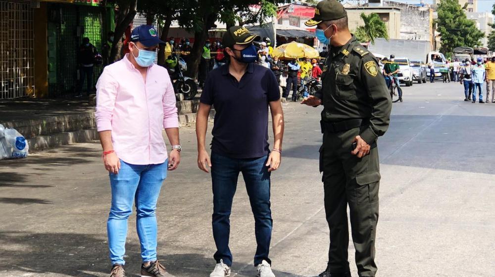 Autoridades en el lugar de los hechos.