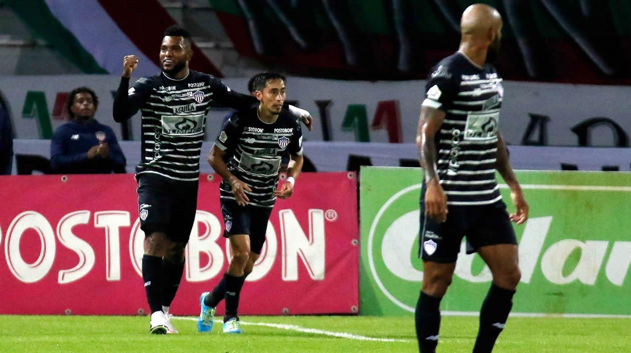 Miguel Ángel Borja, Fabián Sambueza y Freddy Hinestroza festejando en el 'Palogrande'.