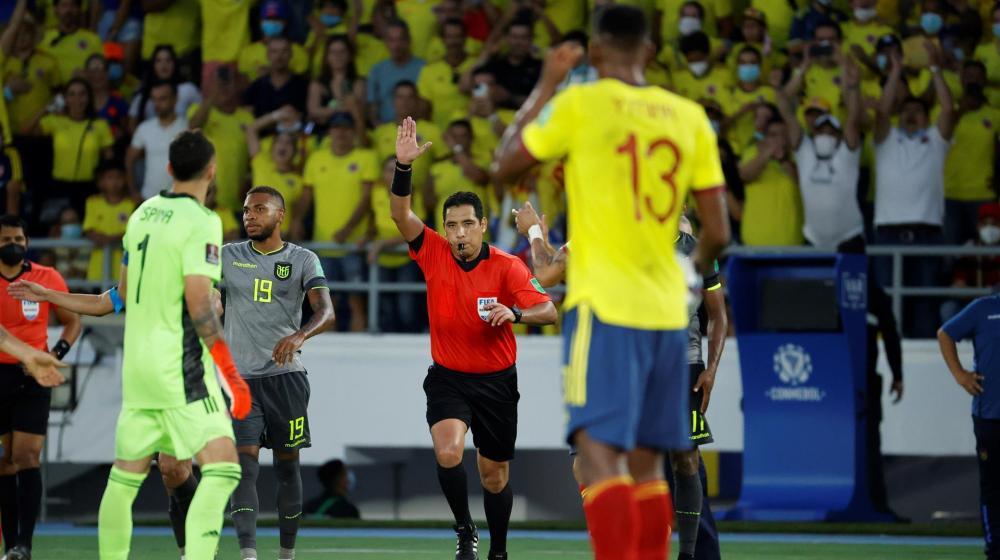 Diego Haro anula el gol de Yerry Mina. 