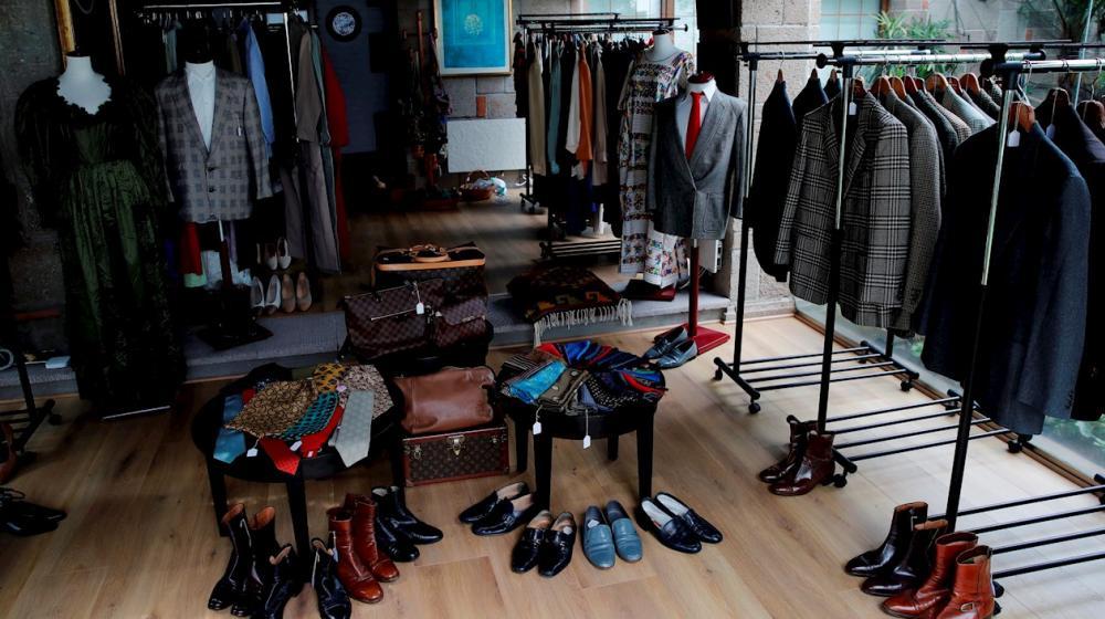 La casa en la que vivían Gabriel García Márquez y su esposa Mercedes Barcha reabre sus puertas para poner a la venta más de 400 objetos personales de la pareja y donar los recursos obtenidos a una fundación benéfica en favor de niños indígenas.  