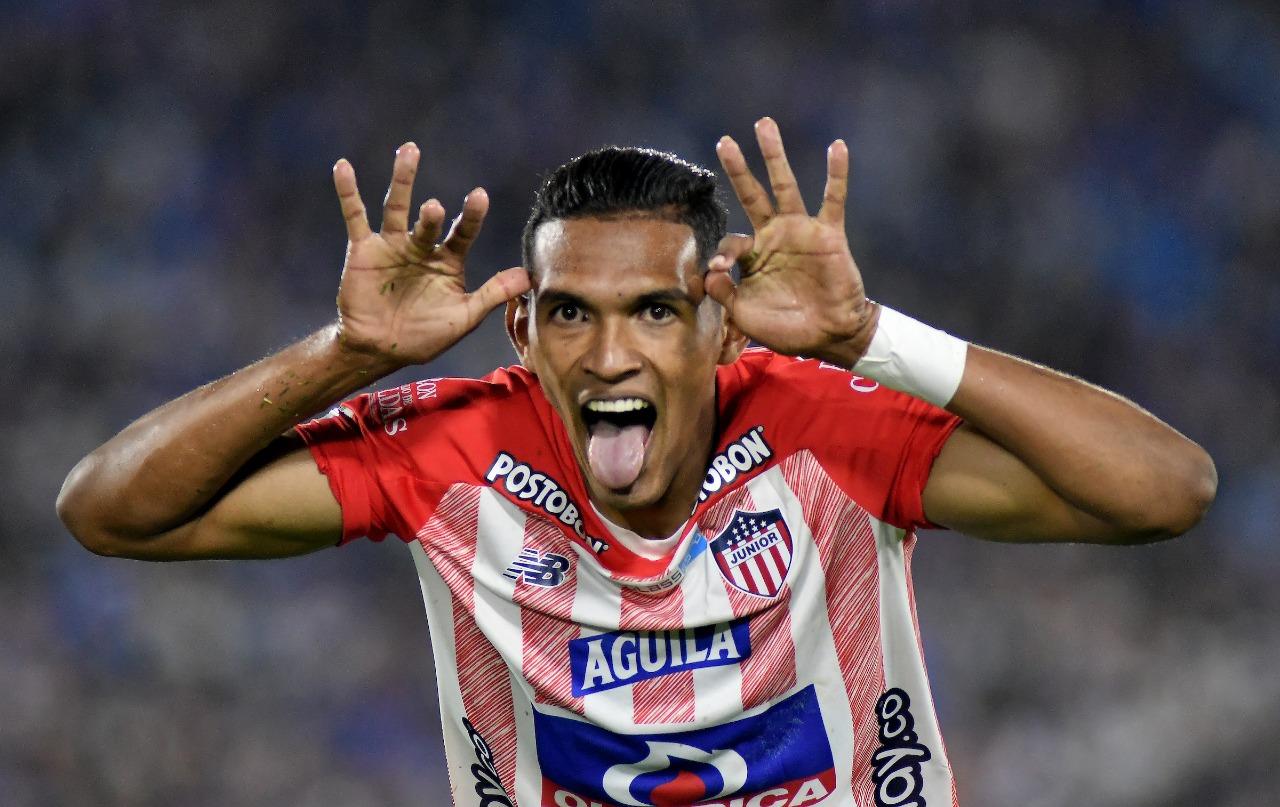 Homer Martínez celebrando el golazo de la noche. De nada sirvió.