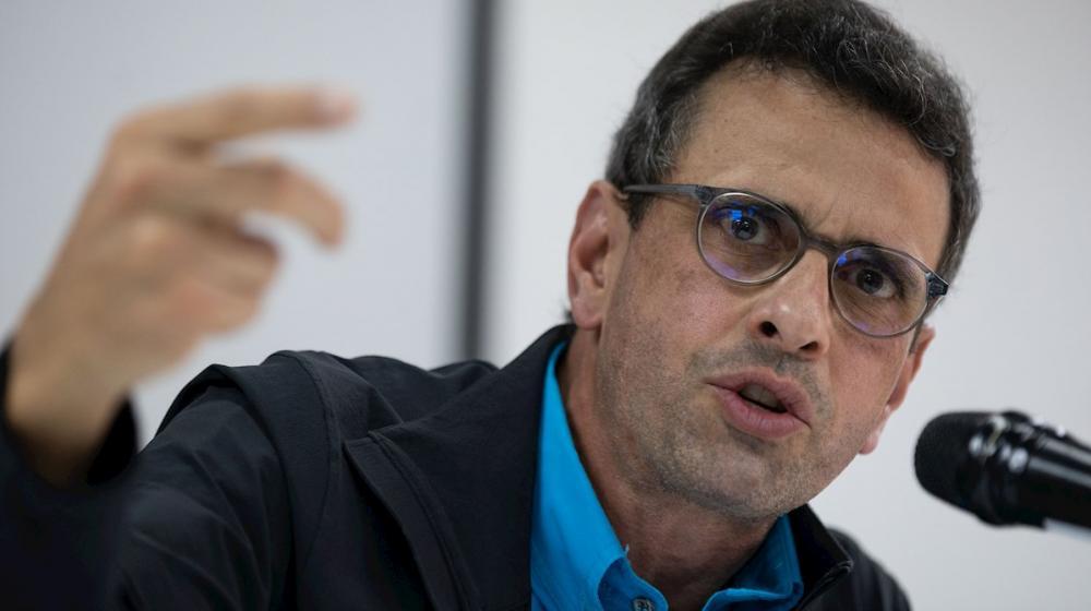  El opositor venezolano, Henrique Capriles, habla durante una rueda de prensa hoy, en Caracas (Venezuela)