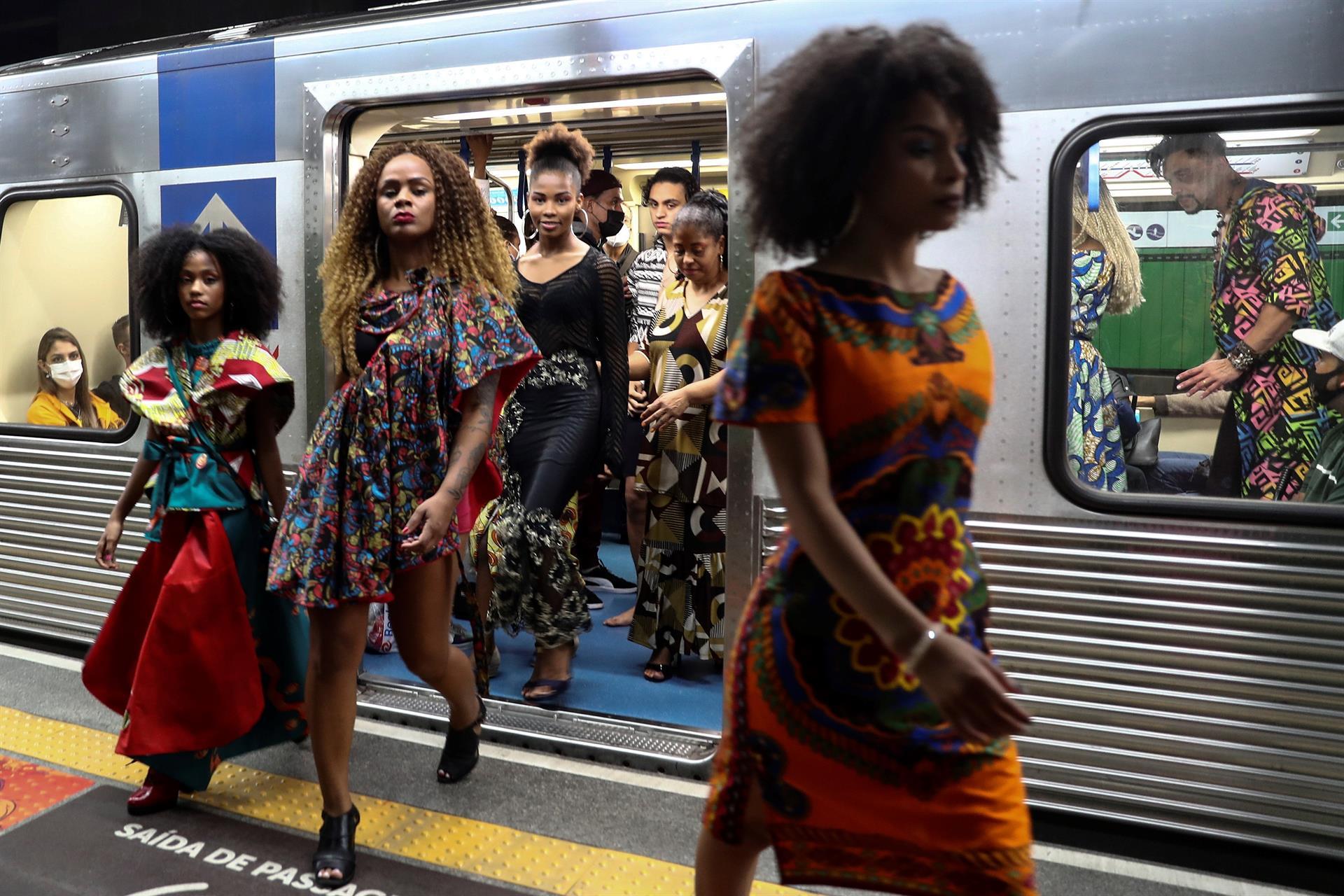 Desfile para celebrar el Día de la Conciencia Negra